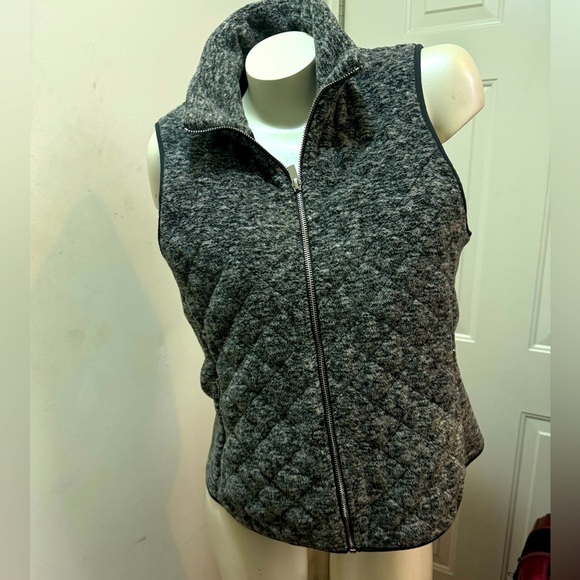 Abercrombie & Fitch Jackets & Blazers - Abercrombie & Fitch Medium  Gray Quilted ZipUp Vest Mock Neck Jacket Womens